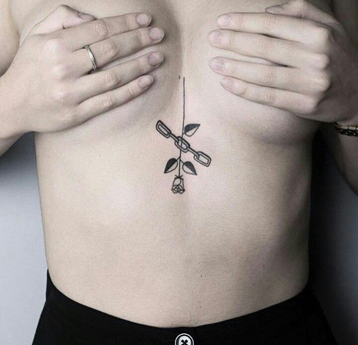 21 Sensuous, Elegant & Unique Chest Tattoos For Girls